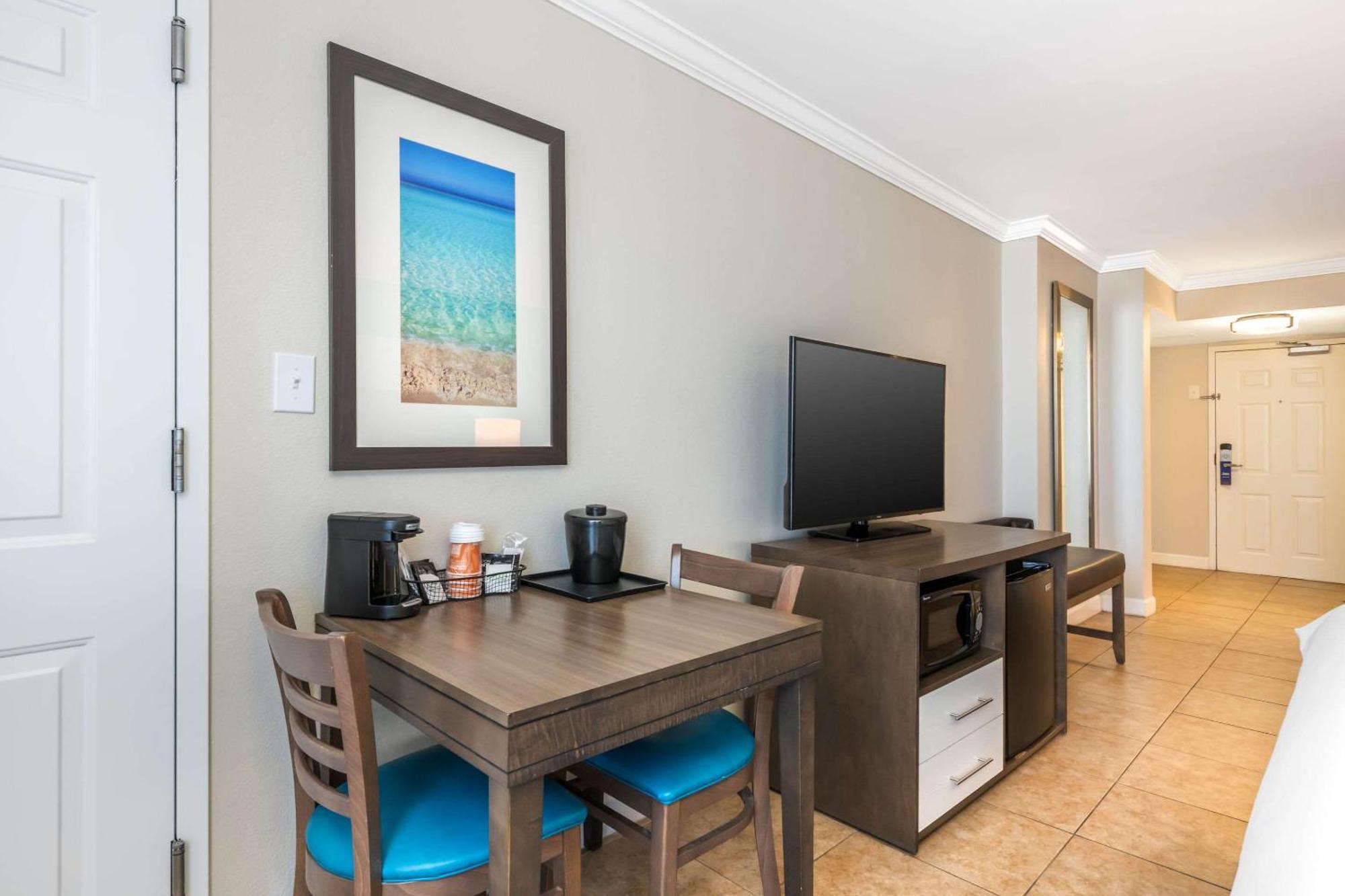 Accessible King Room with Balcony - Oceanfront